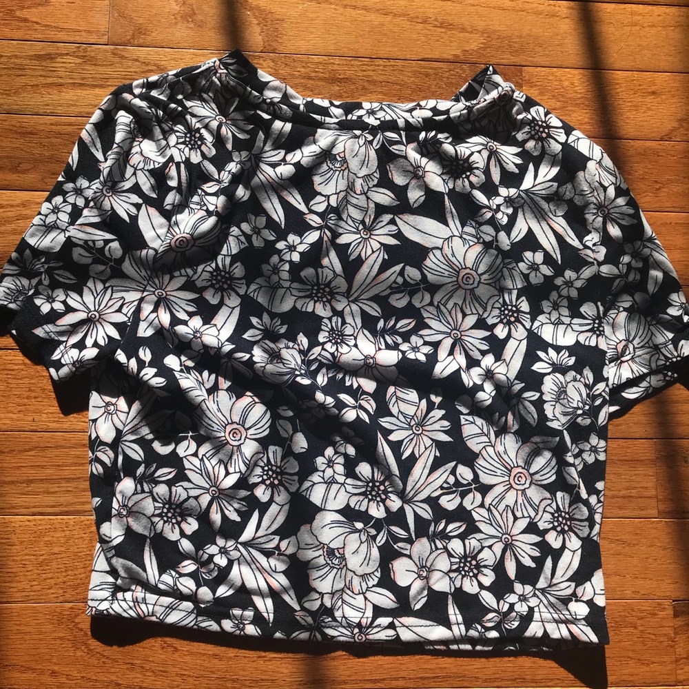Forever 21 contemporary floral crop top